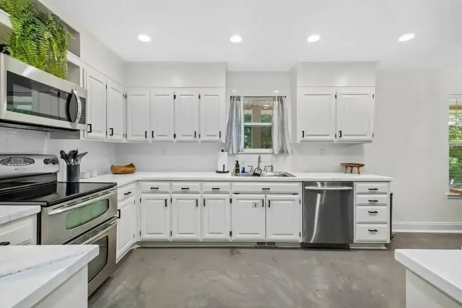 Tunnel Vision Trail Home -8 Min From Lake Windsor! 4 Bedroom Home by Redawning