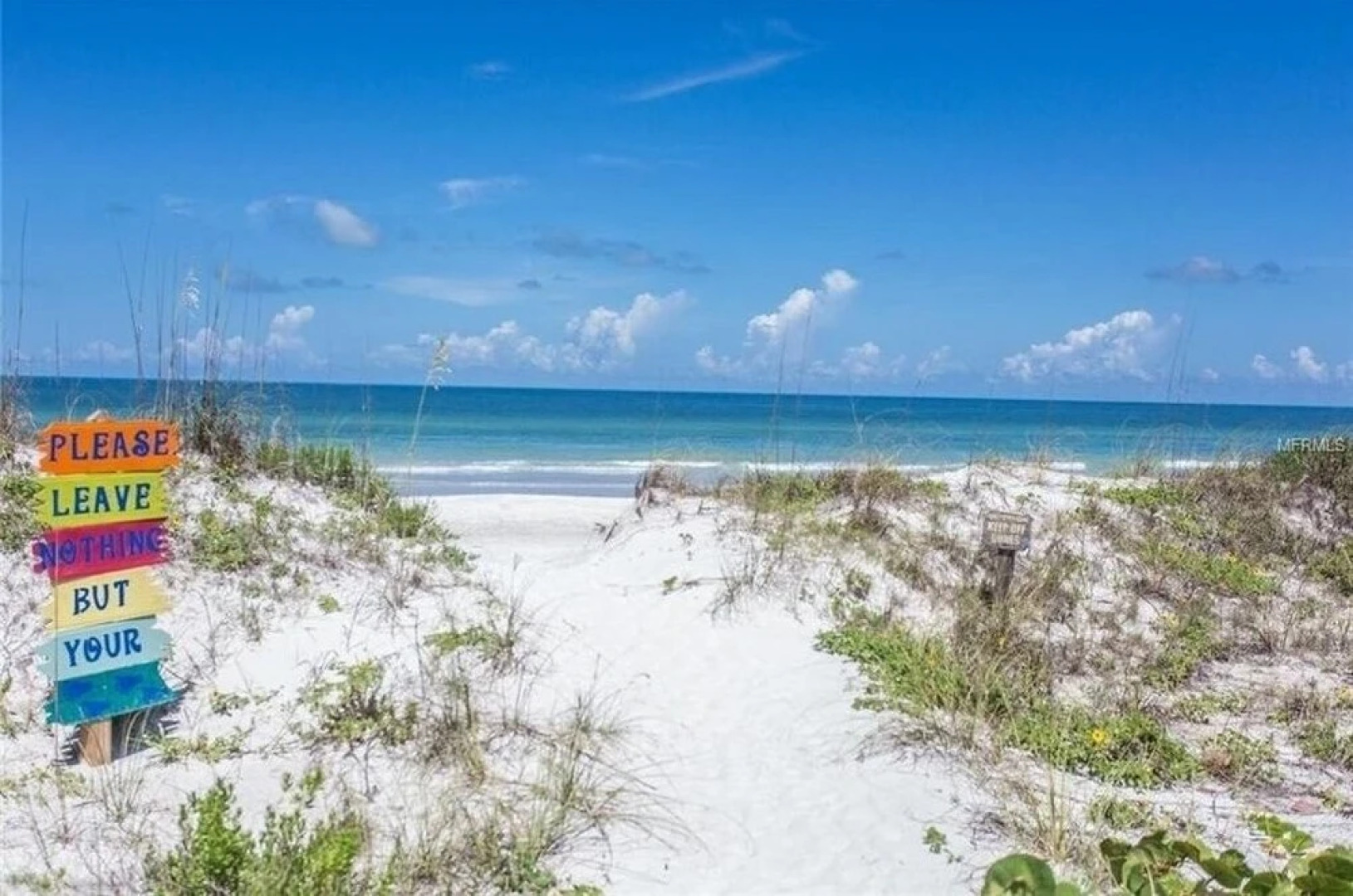 5 O'clock Somewhere - Short Term Rental 3 Bedroom Home by RedAwning