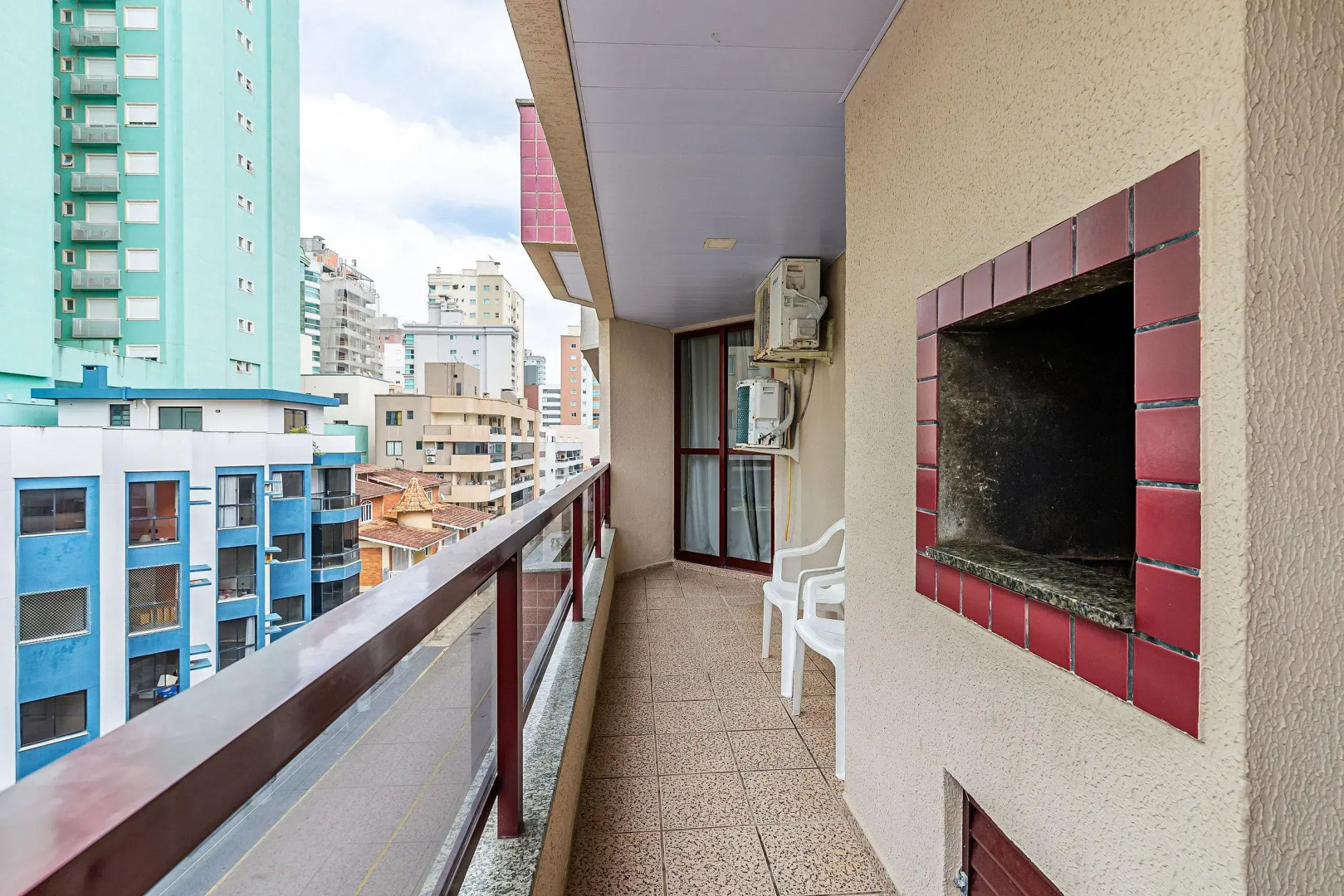 Apto pé na areia vista mar em Meia Praia EVB308