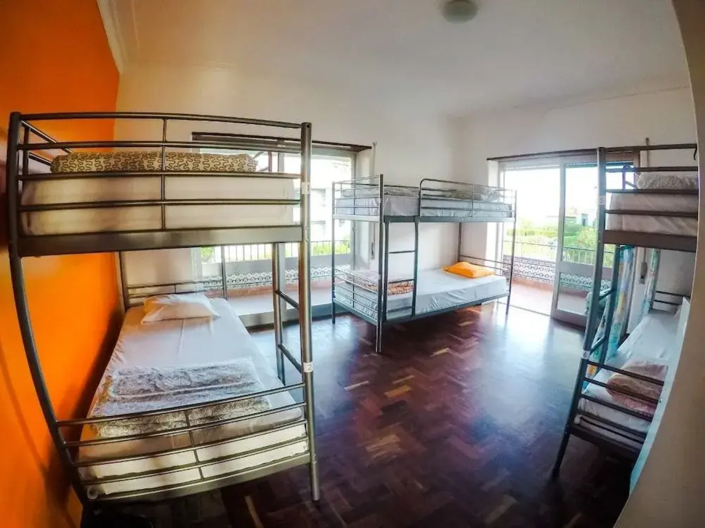 Carcavelos Beach Hostel