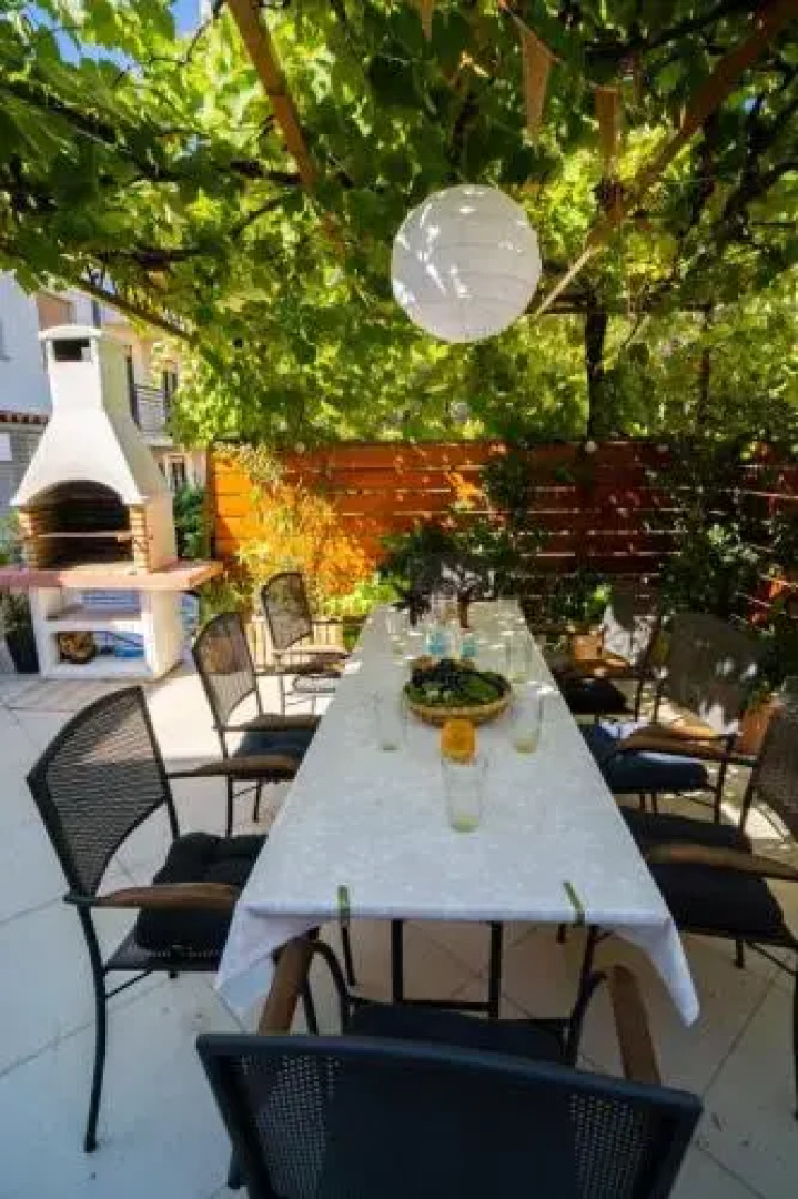 Spacious apartment by the sea 8+4