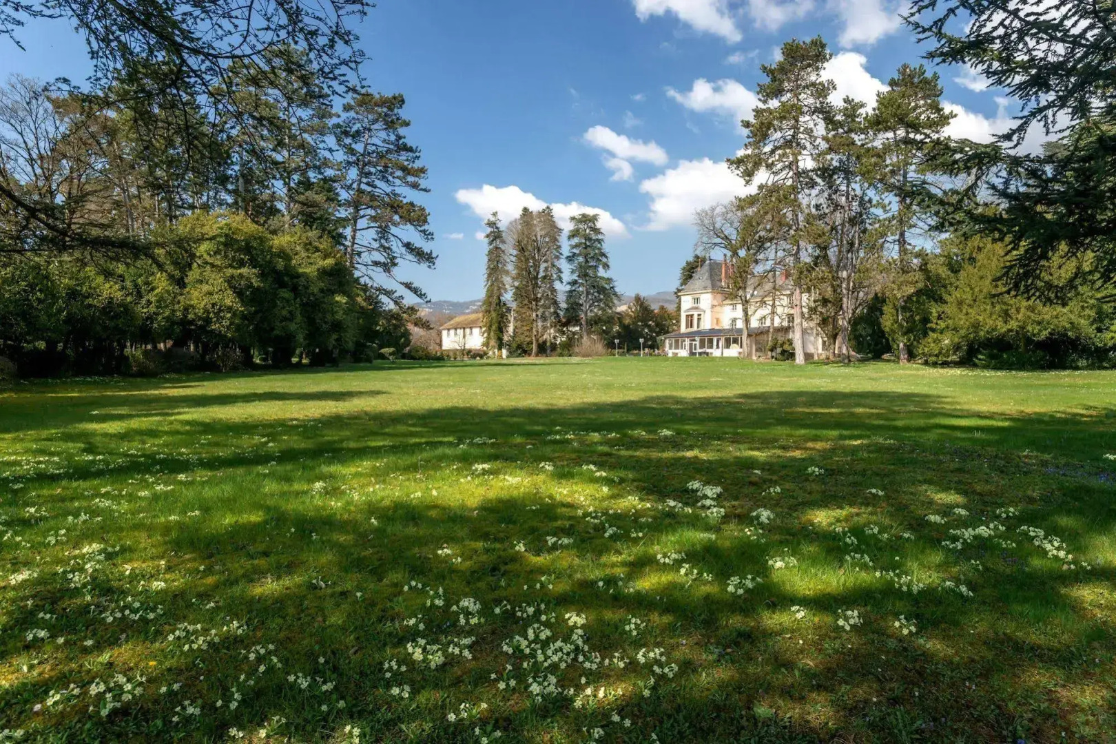 Domaine des Cèdres : Logis Hôtel, Résidence, Gîtes et Insolites