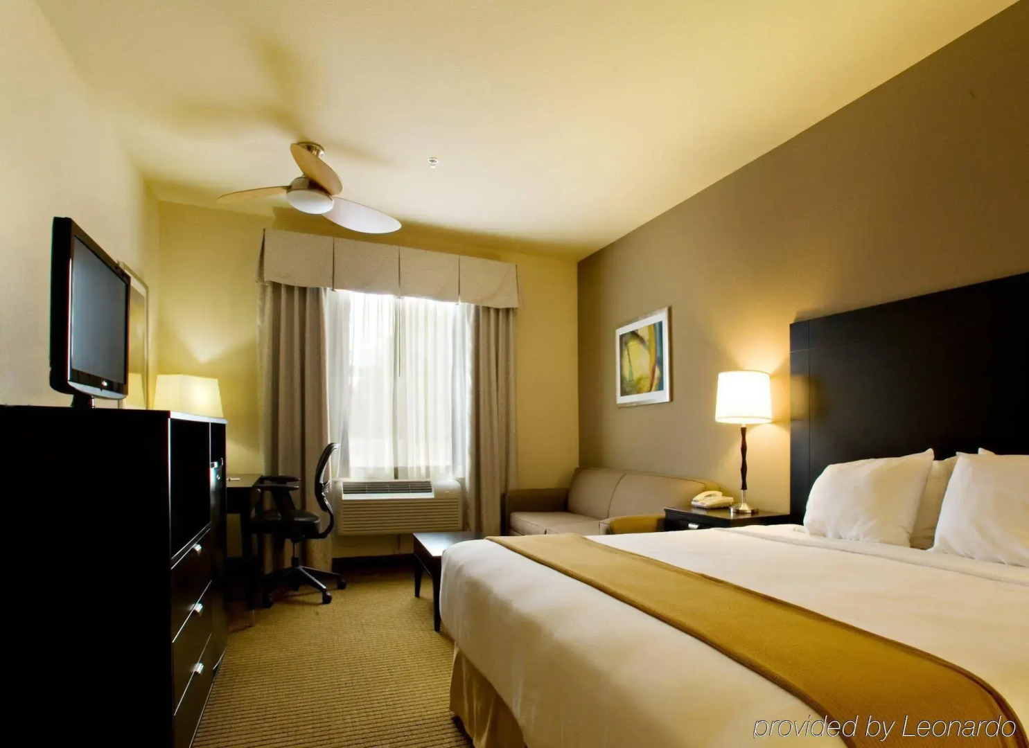 Holiday Inn Express Hotel & Suites Shamrock North by IHG