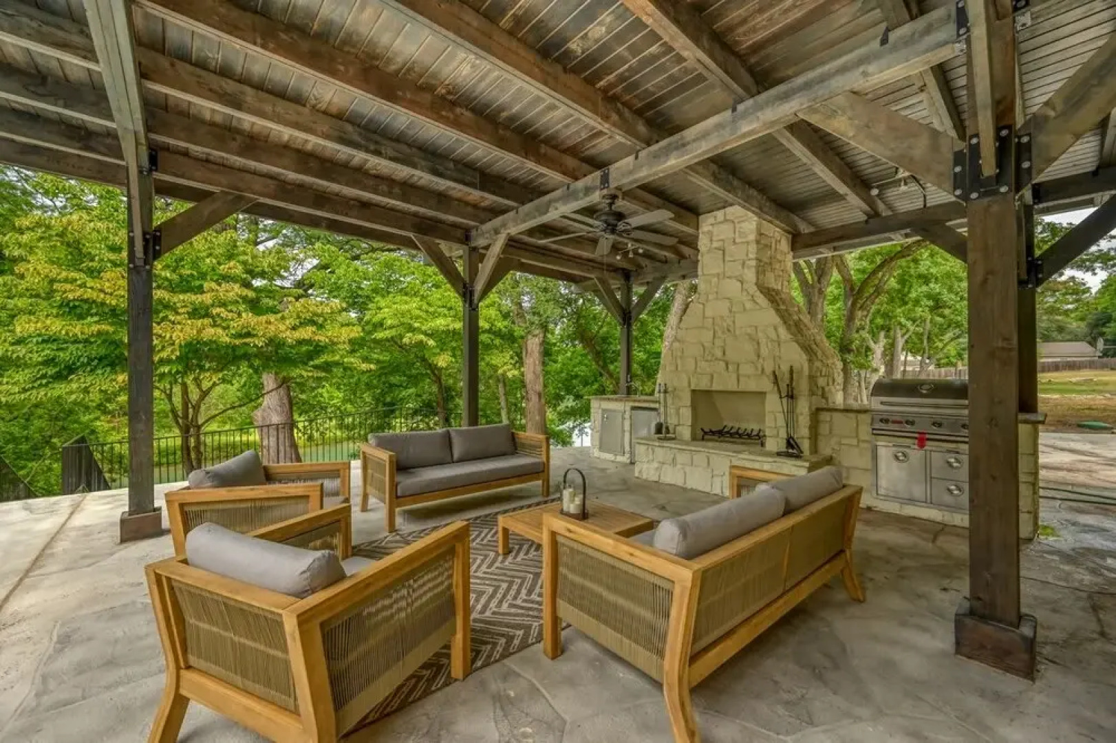 New! Luxury Riverfront Villa W/firepit & Gameroom!