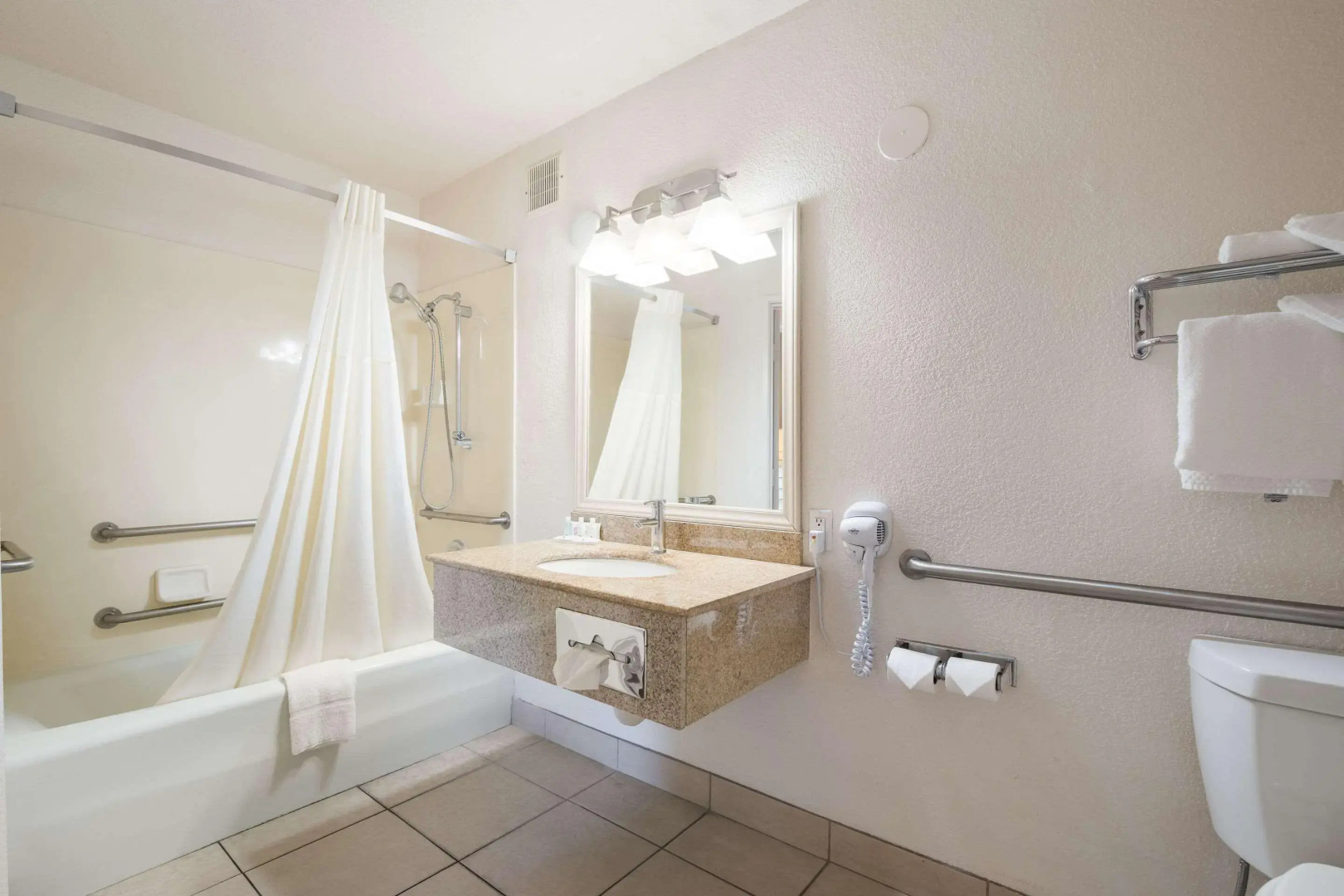 Quality Inn & Suites Lake Havasu City