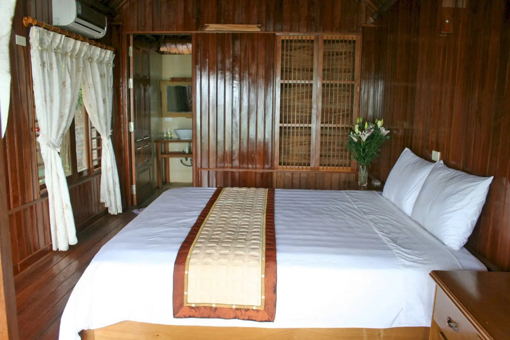 Monkey Island Resort