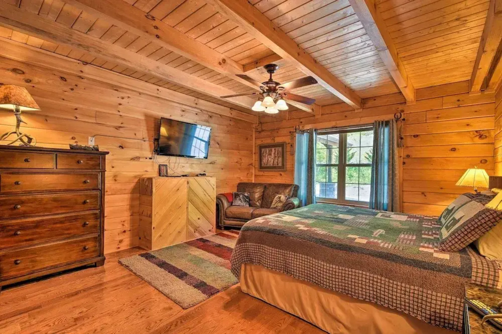 Trenton Cabin w/ Hot Tub - 14 Mi to Lookout Mtn!