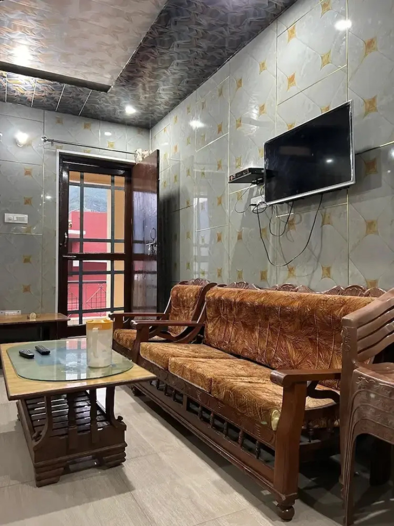 Anushri Lodge And Restaurants