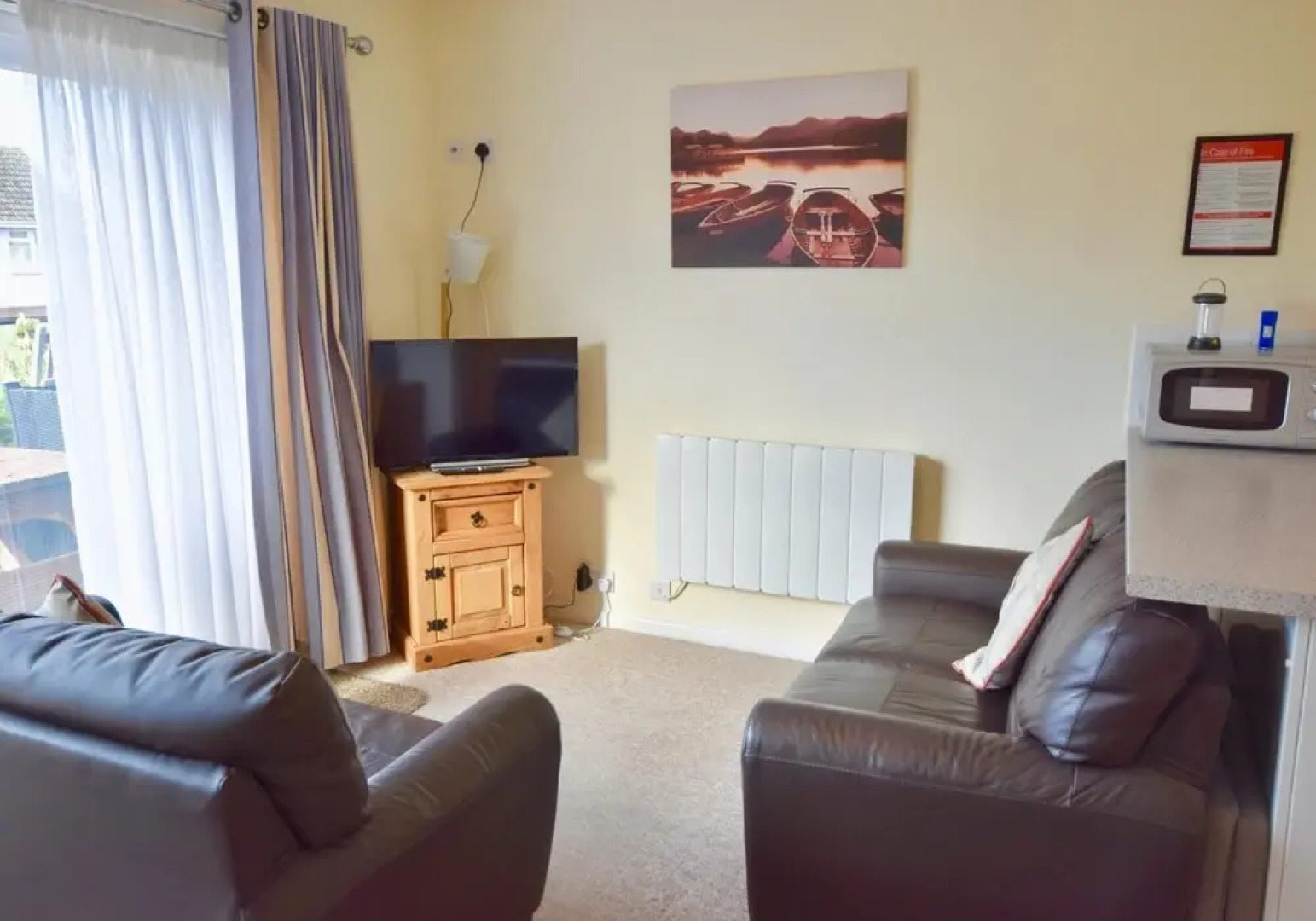 Seashells Dog Friendly Seaview Beach Chalet Sleeps 4 Beach Opposite