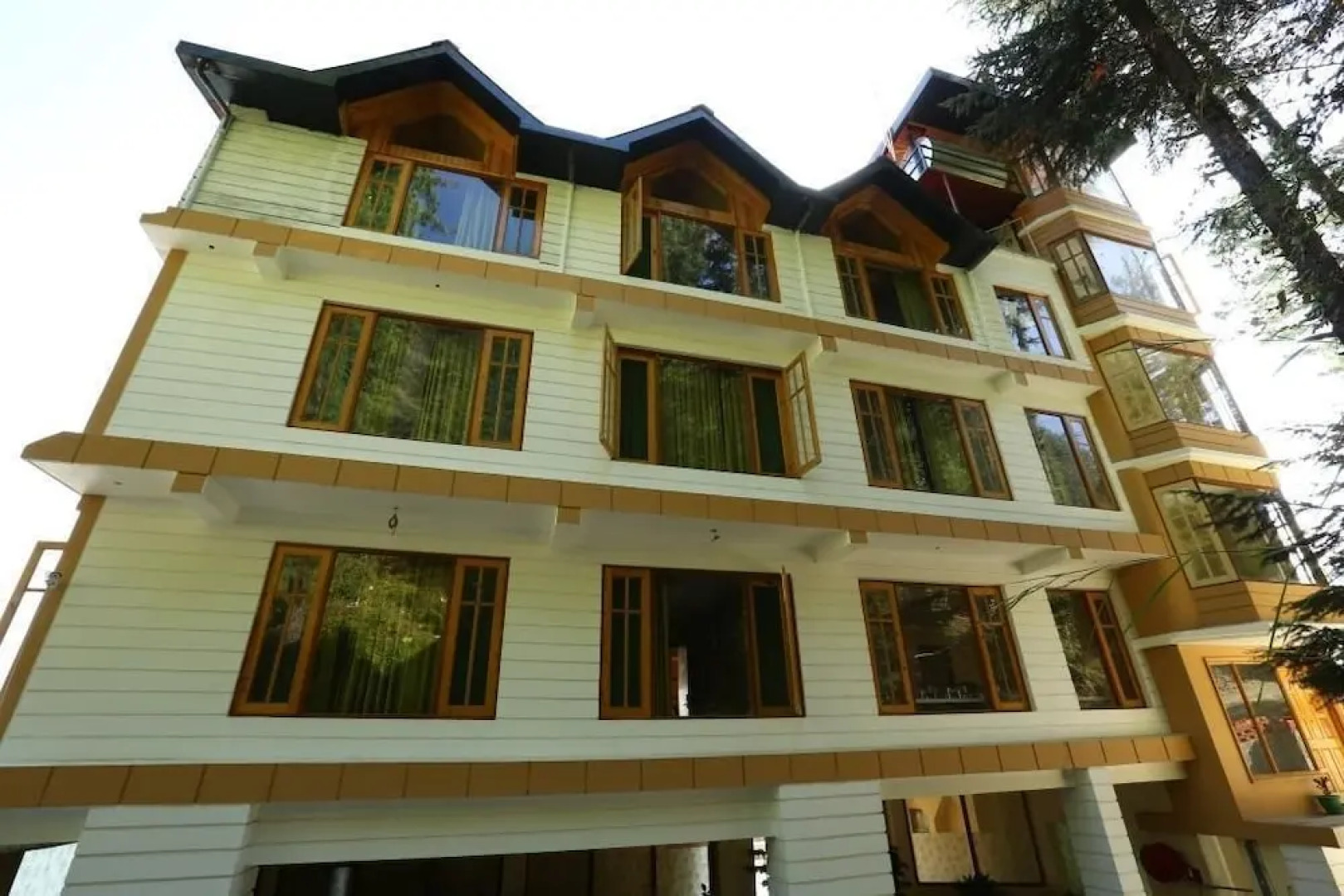 Goroomgo Sun Shine Regency Shimla
