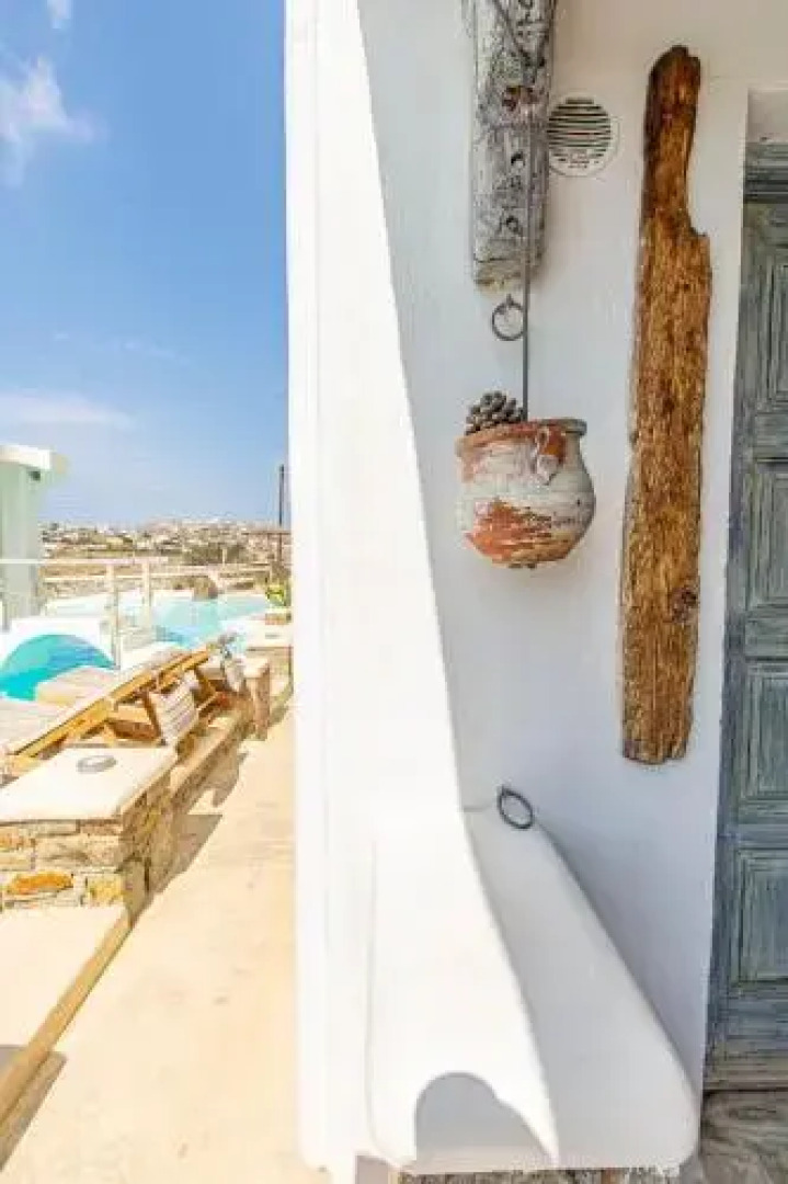 Peristeronas Village