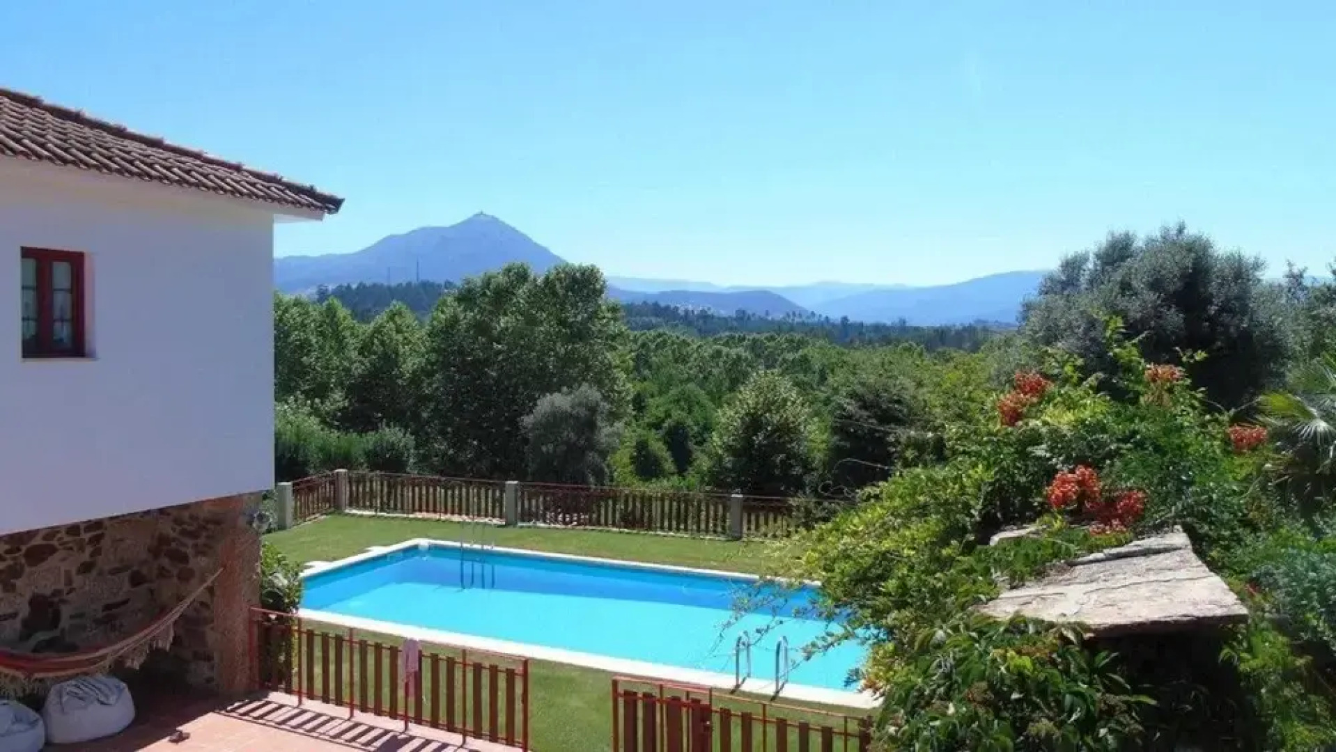 House With 3 Bedrooms in Molares , With Shared Pool, Furnished Garden and Wifi
