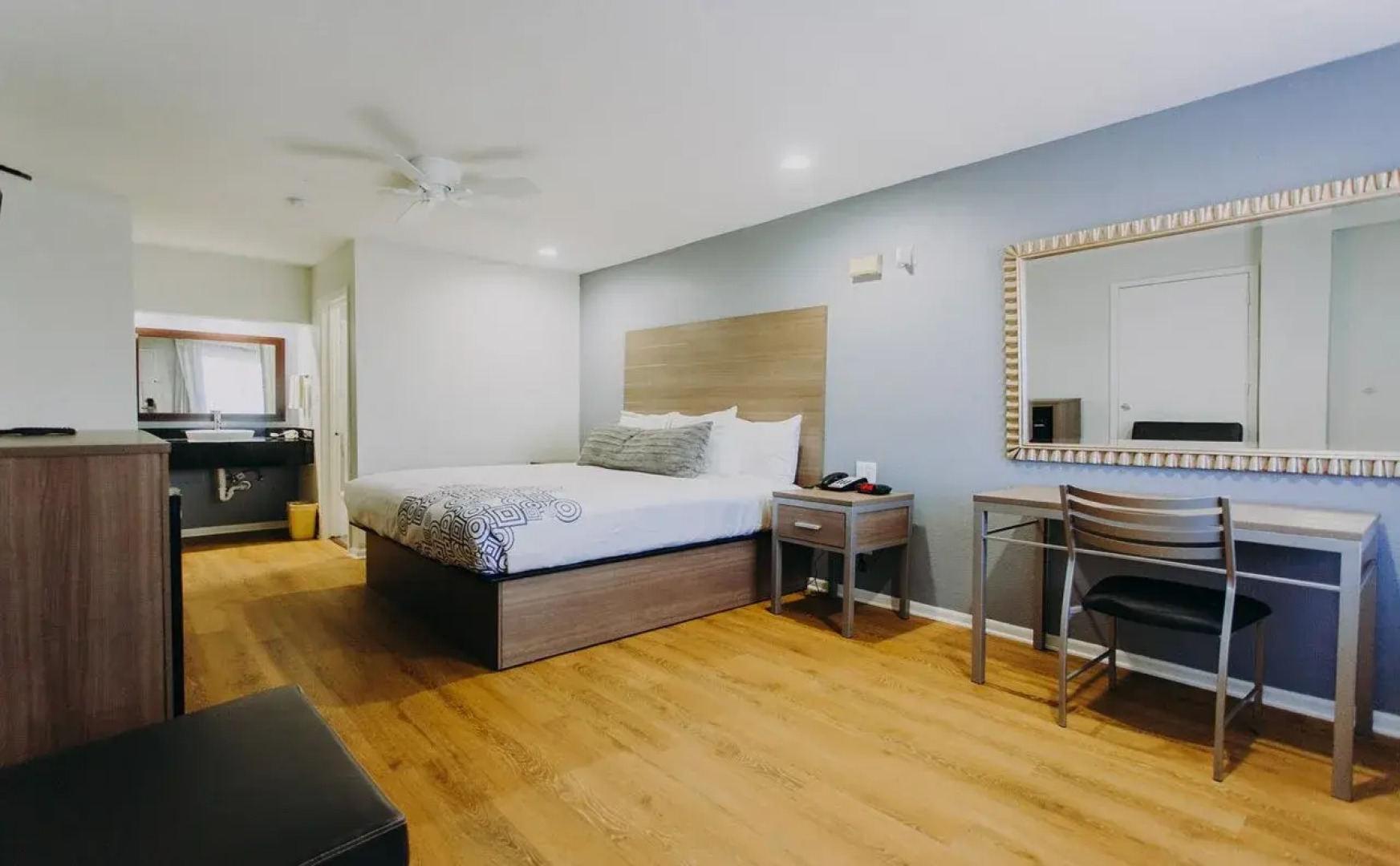 Scottish Inn & Suites - Kemah Boardwalk