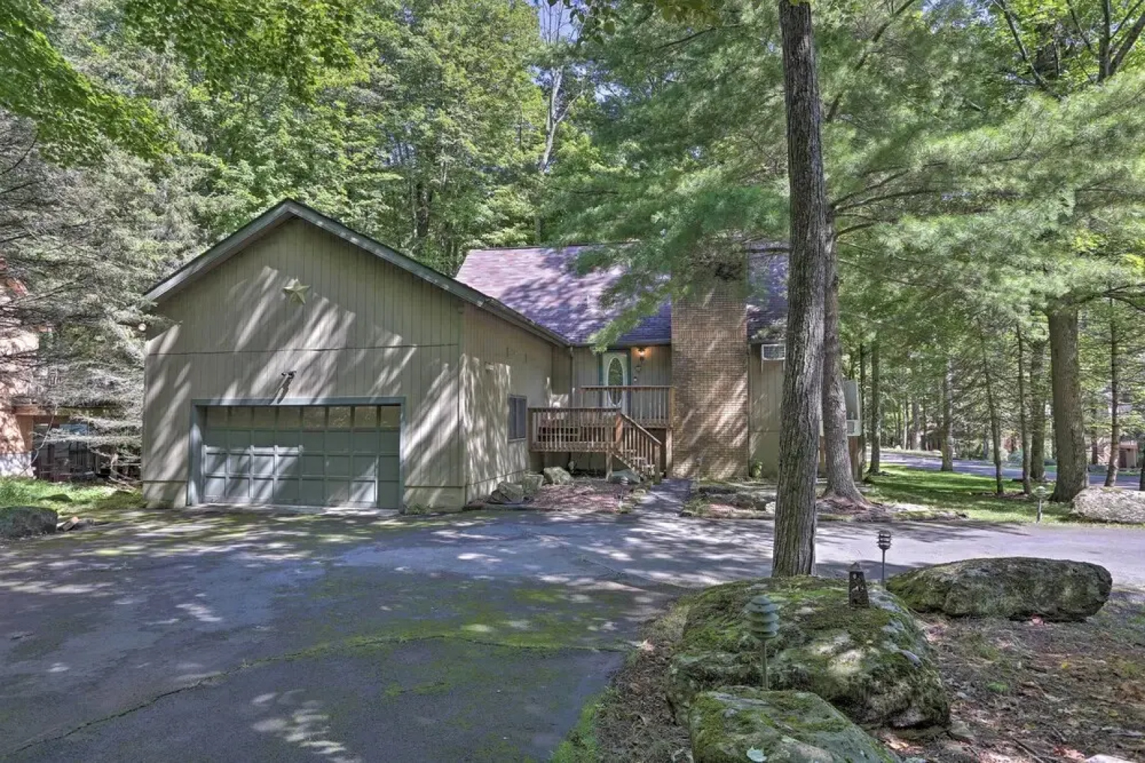 Dog-friendly Lake Ariel Resort Home w/ Deck!