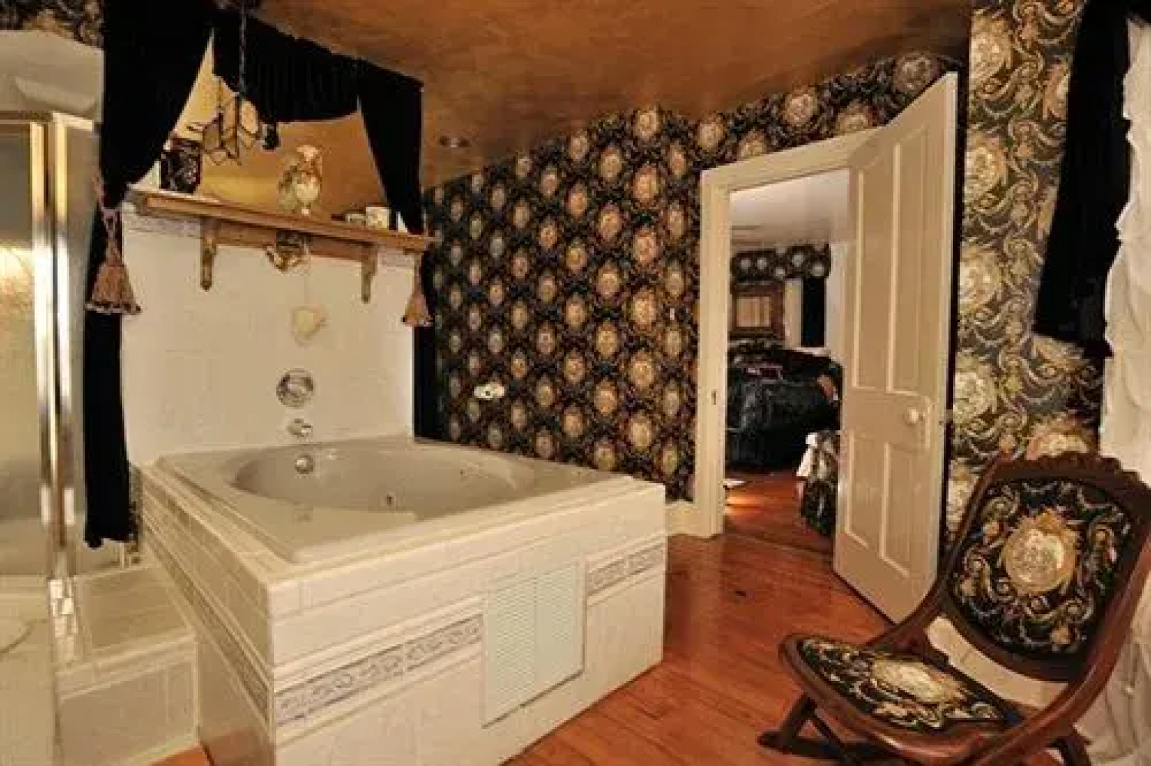 Old Victorian Farmhouse Bed and Breakfast