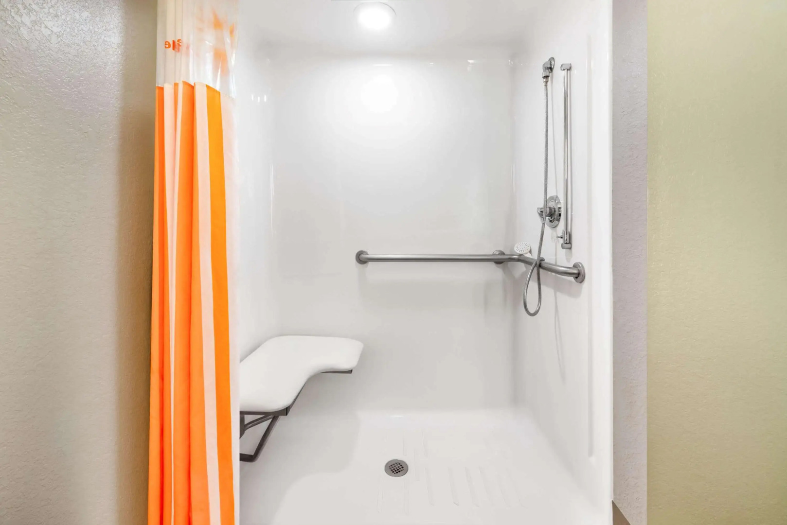 La Quinta Inn & Suites by Wyndham St. Petersburg Northeast