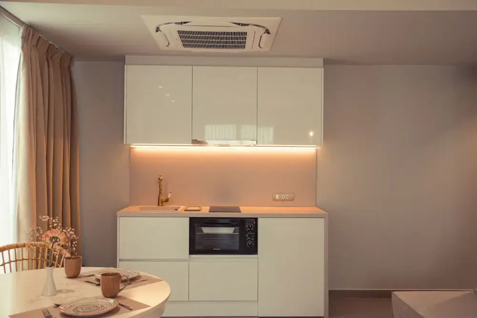 IO Luxury Pool & Hot Tub Suites