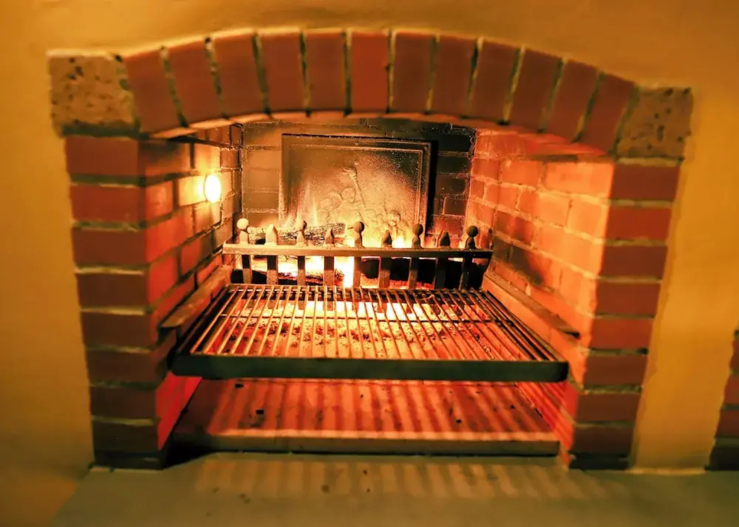 Villa 3 Bed 4 Bath Sleeps 8 Pool Hot tub Air Con