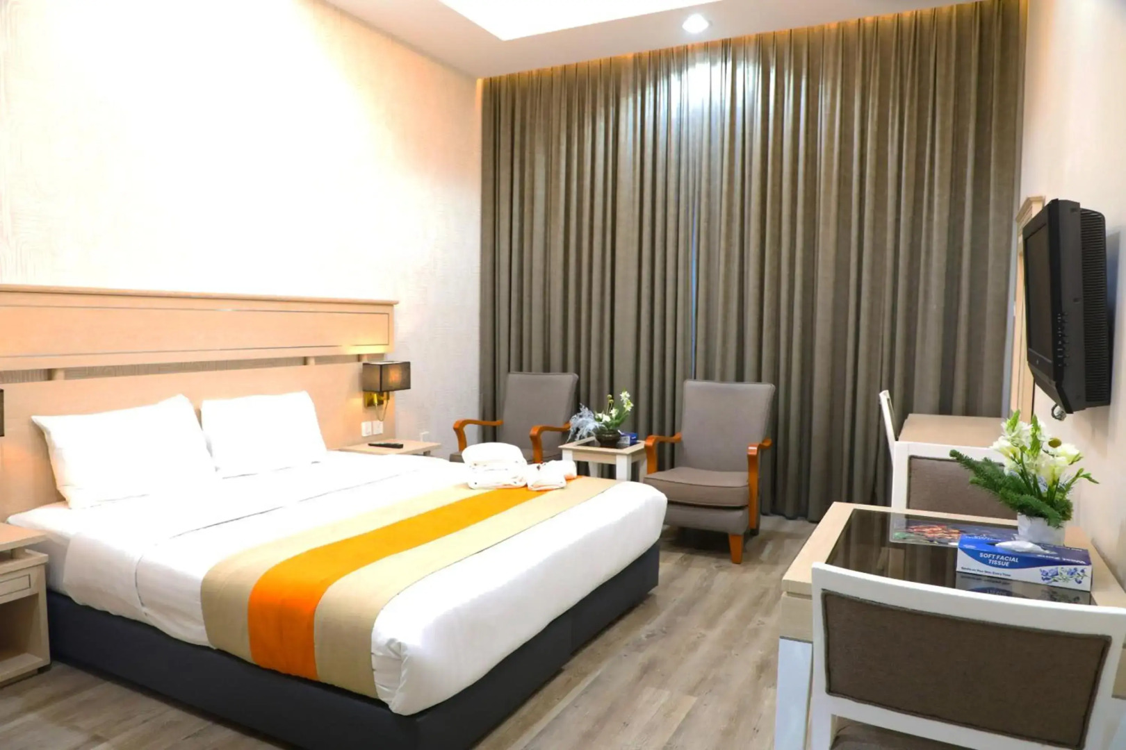 Отель Wescott Plaza Hotel Apartment