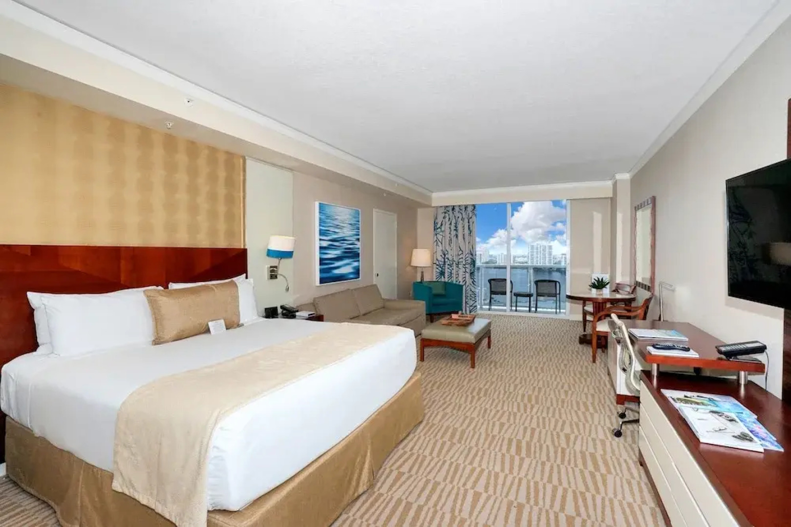 Tr Luxury Beach Resort by FMM