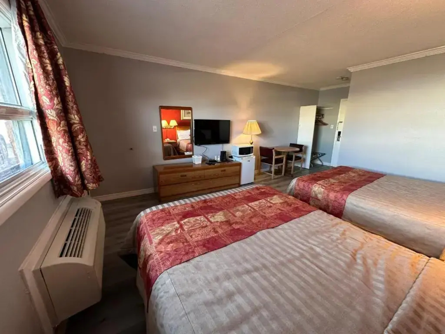 Econo Lodge Cornwall