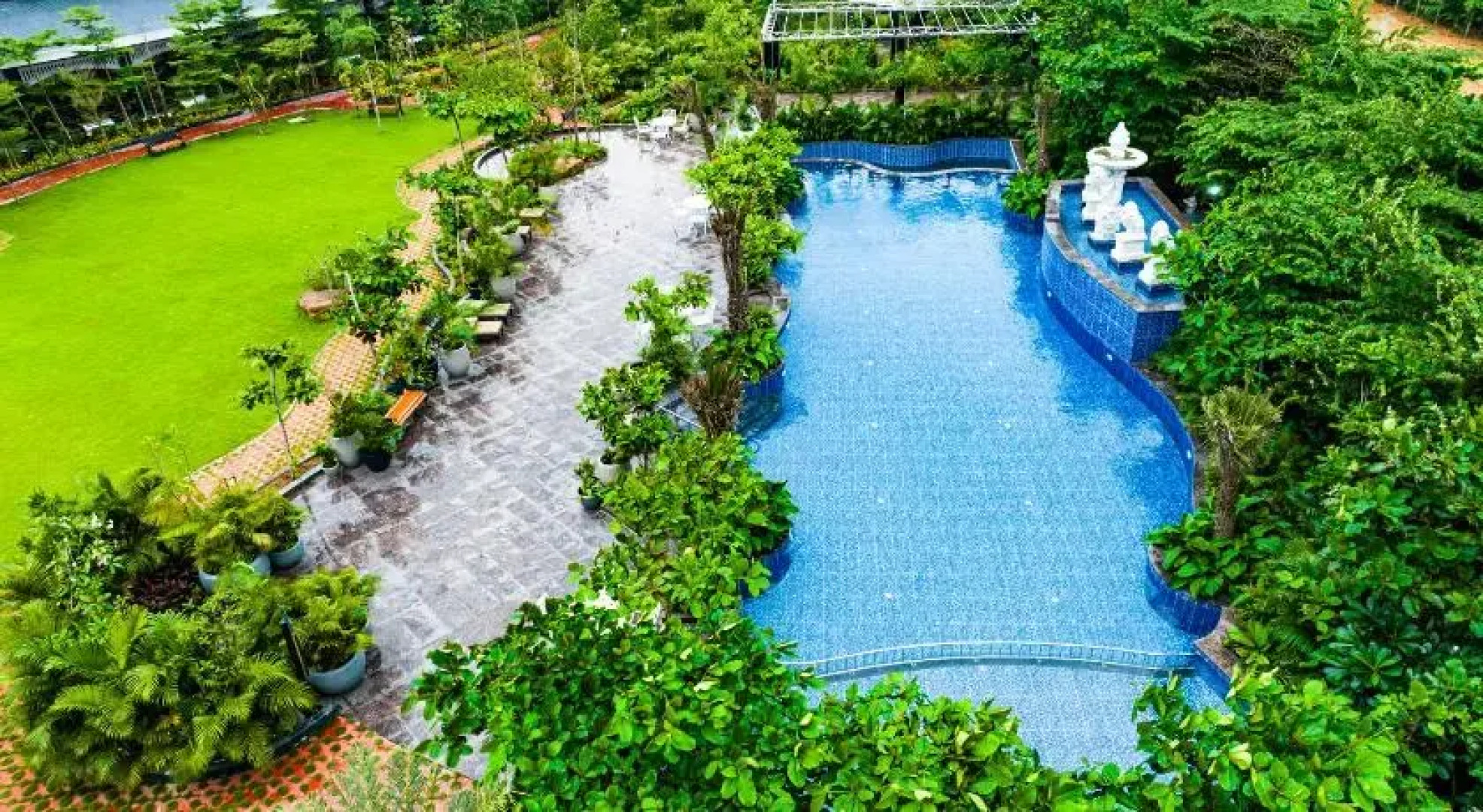 Mayfair Oasis Resort & Convention