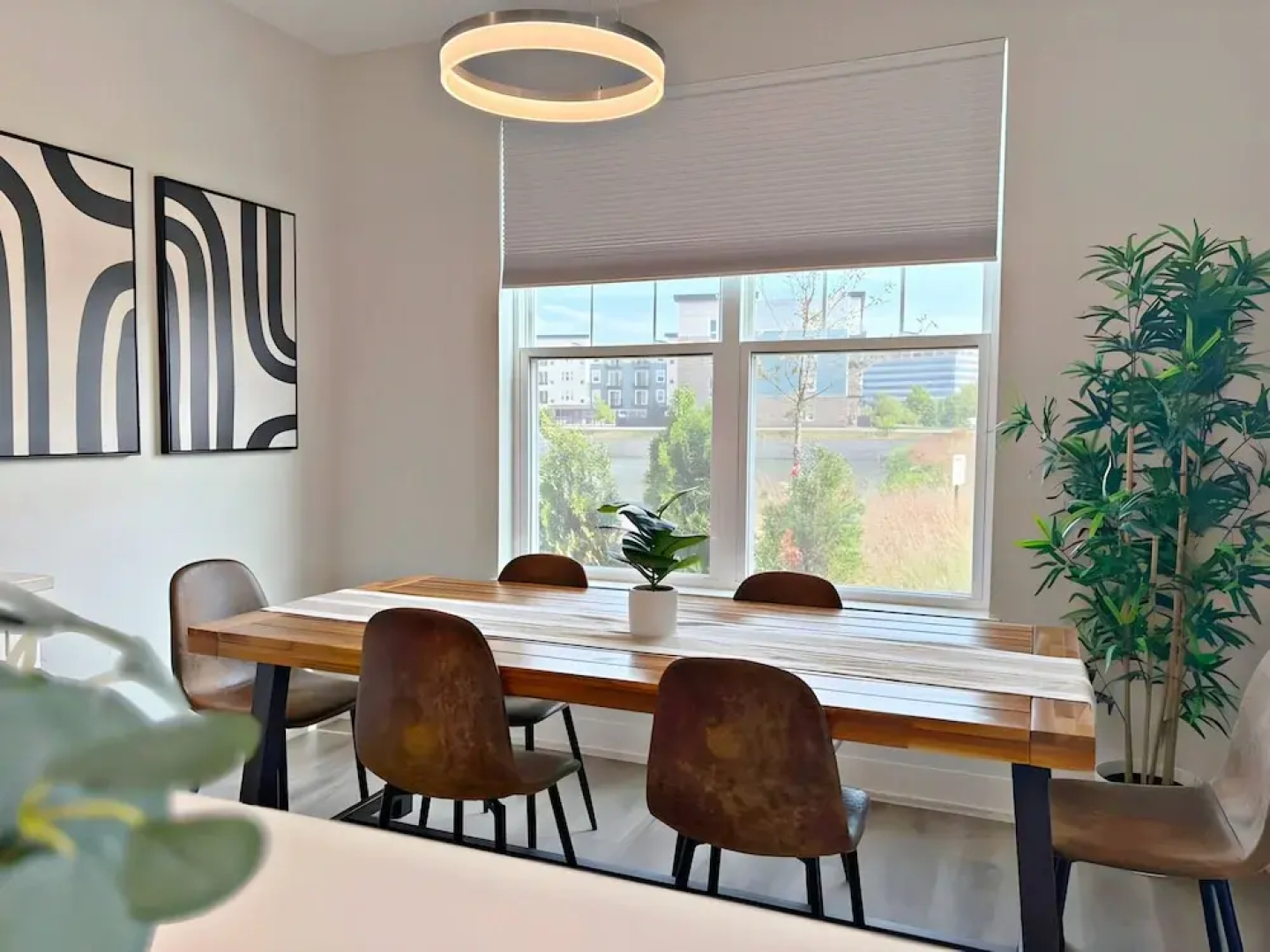 Modern 4BR with Parking - WV rep 4