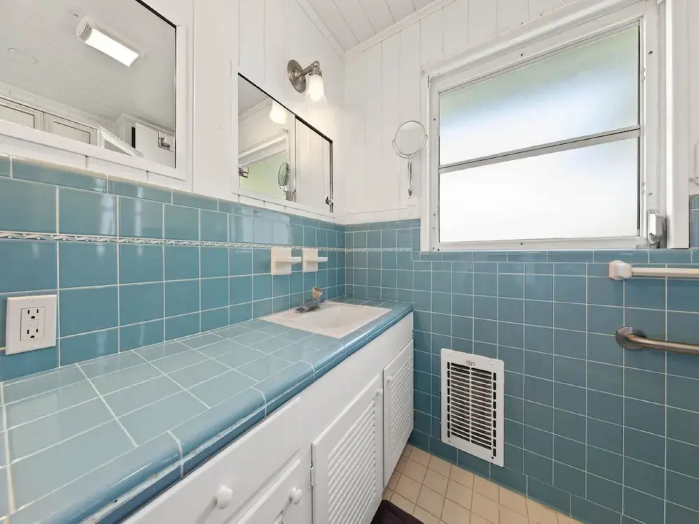 White Sand Cottage by Vacation Rental Pros