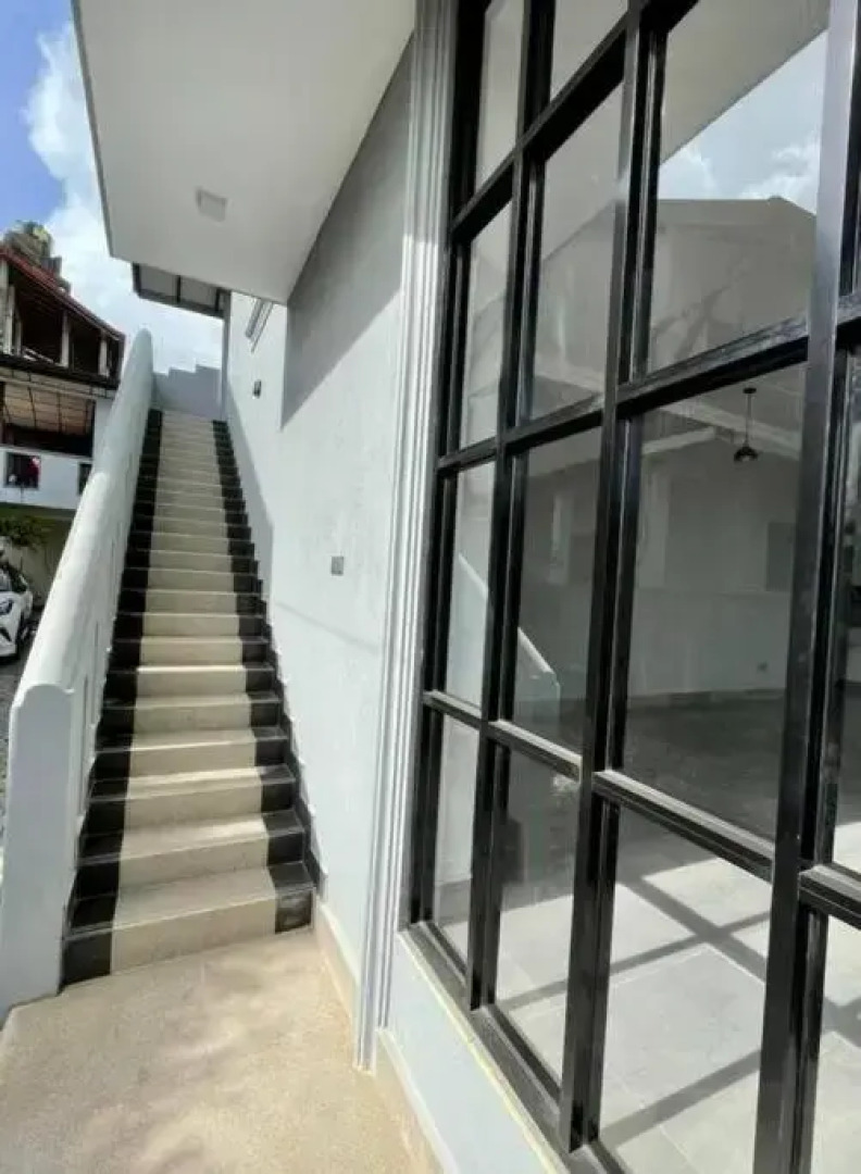 Lovely 2-bedroom holiday home with free parking.