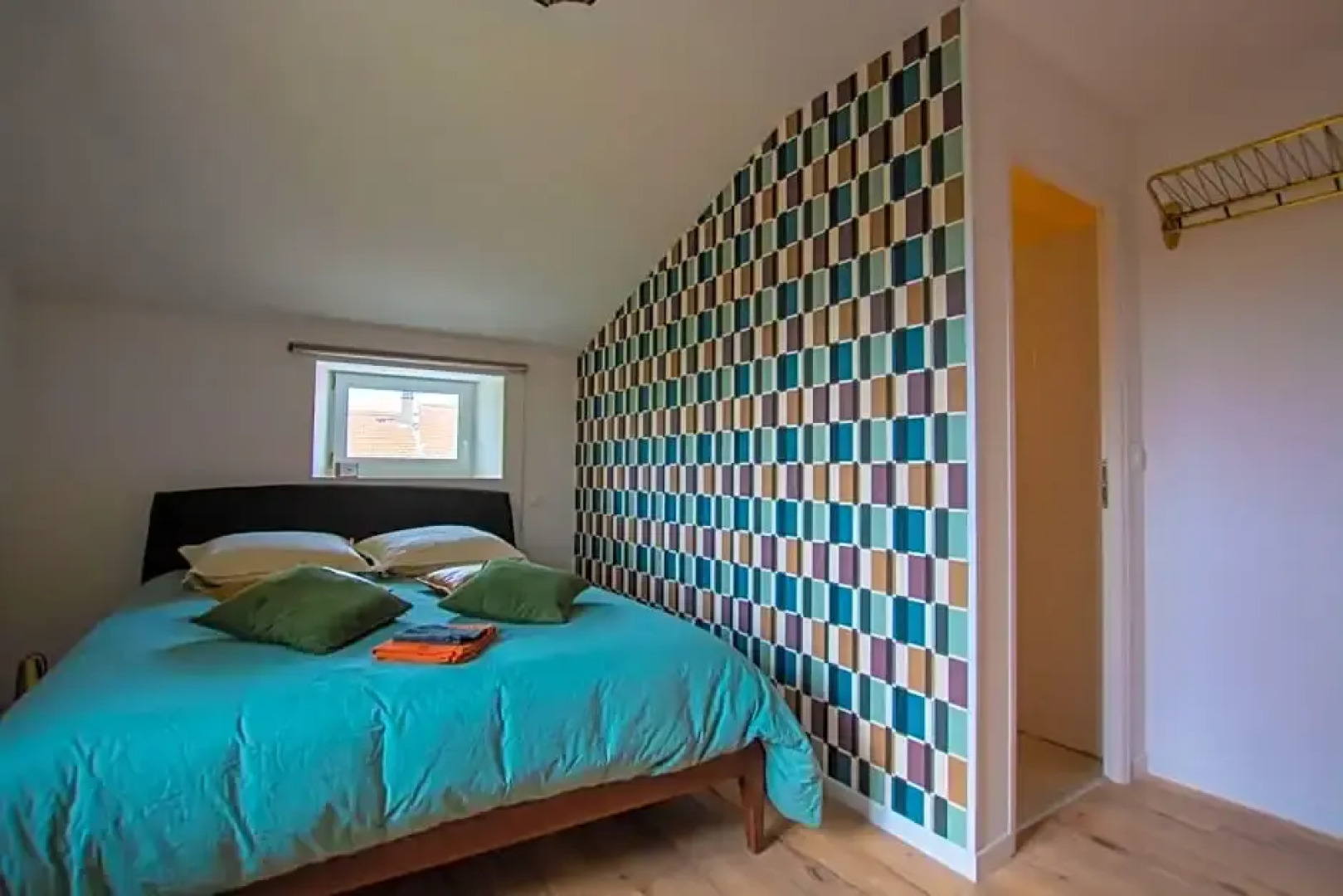 Emilie une nuit - 3 chambres au 2e étage - maison avec chats