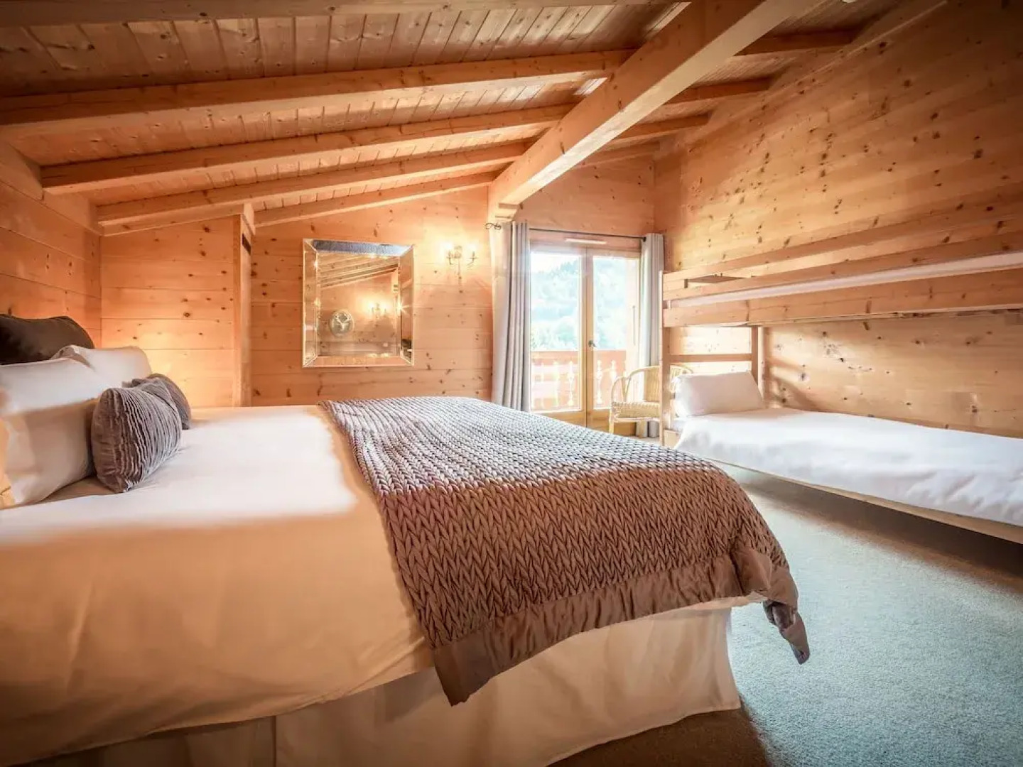 Luxury Holiday Home in La Côte-d'arbroz With Sauna