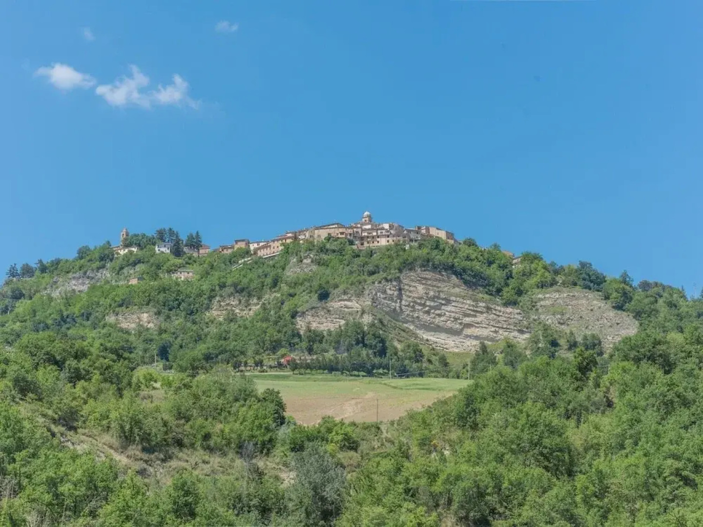 Rustic Home in Santa Vittoria in Matenano FM With Garden