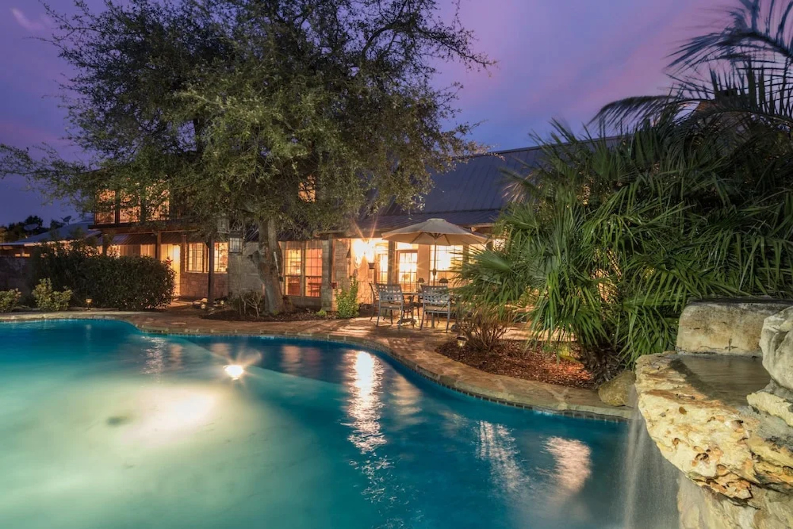 Rock 'n' Wood 4 Bedrooms 3.5 Bathrooms Home