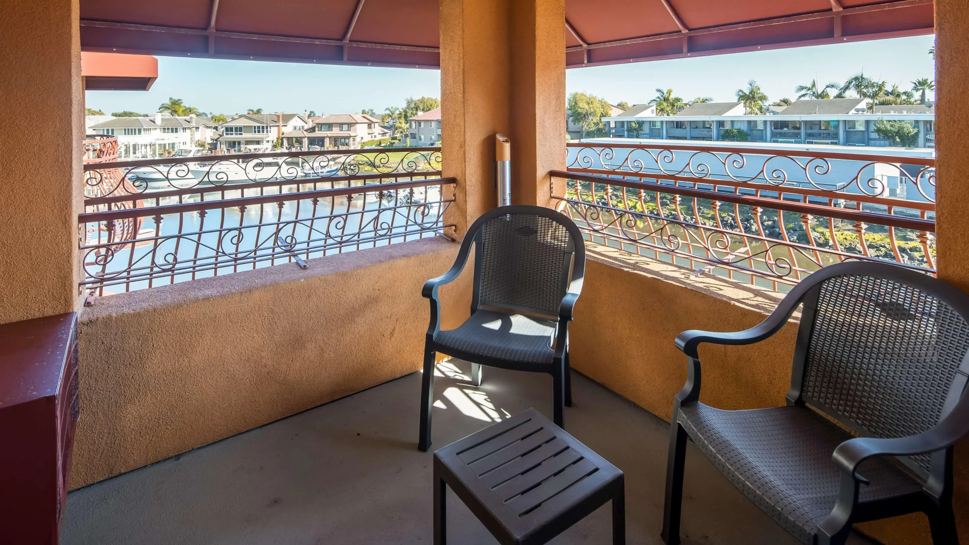 Best Western Harbour Inn & Suites Huntington - Sunset Beach