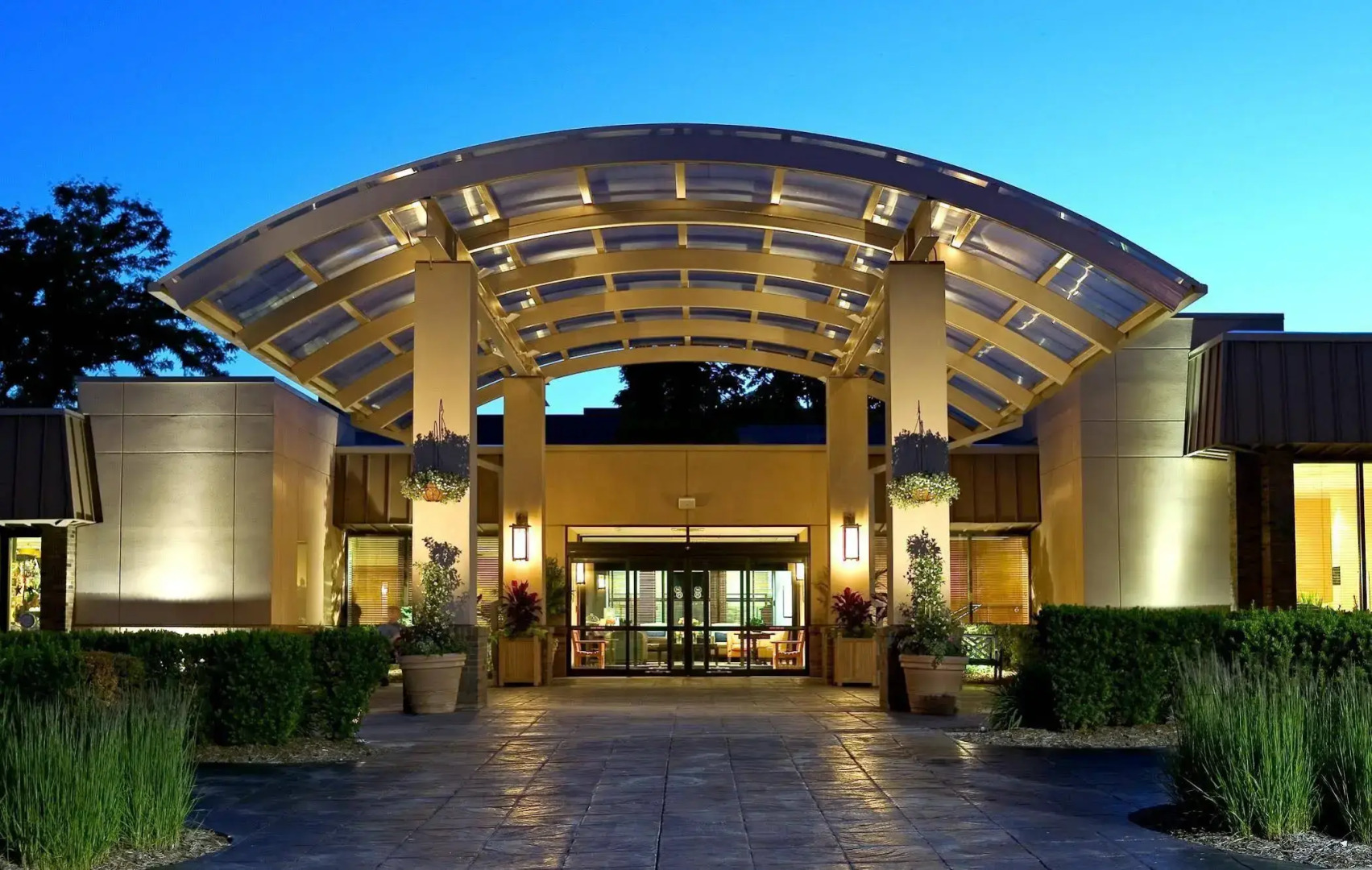 Sheraton Milwaukee Brookfield Hotel