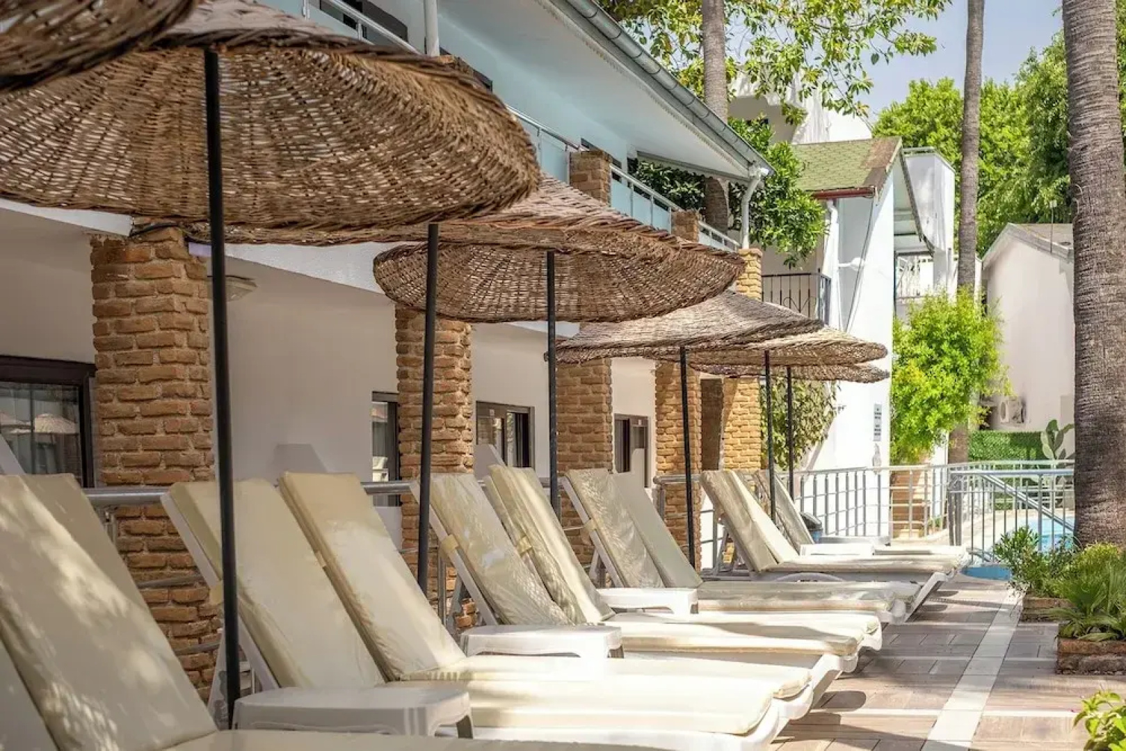 Tropic Beach Club Side