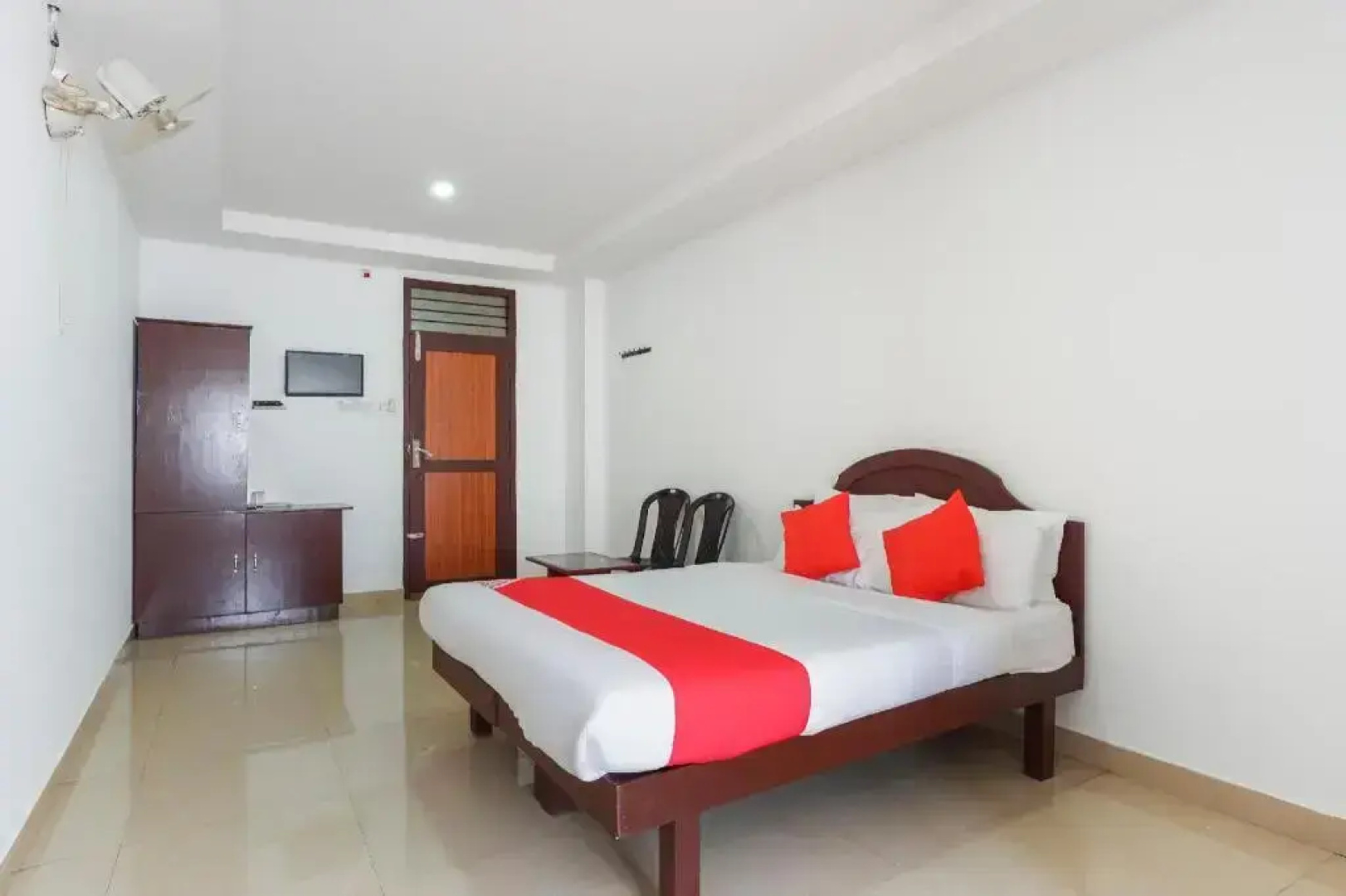 R K Residency by OYO Rooms