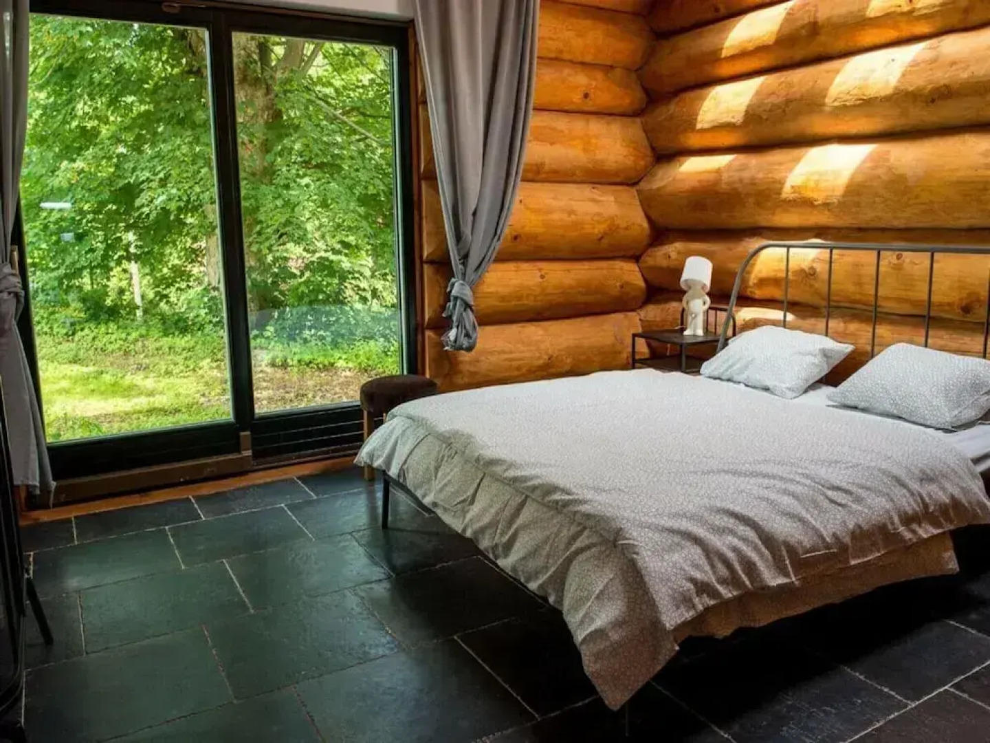 Spacious Holiday Home With Internet