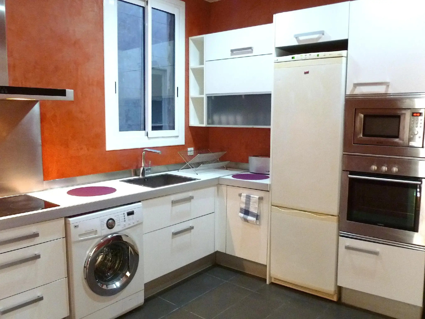 Super Balmes Guest House