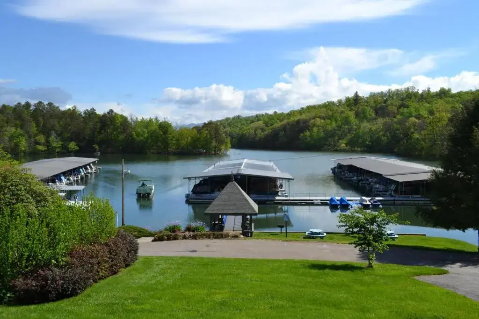 Boundary Waters Resort & Marina