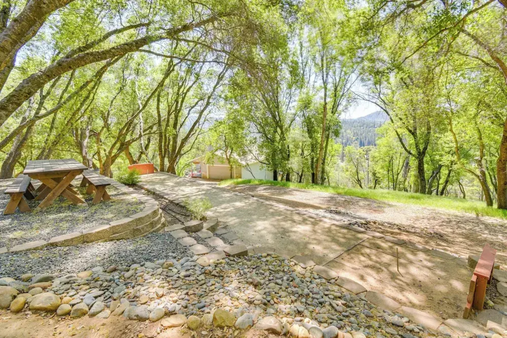 Yosemite Home Base: Community Perks + Lake Access!