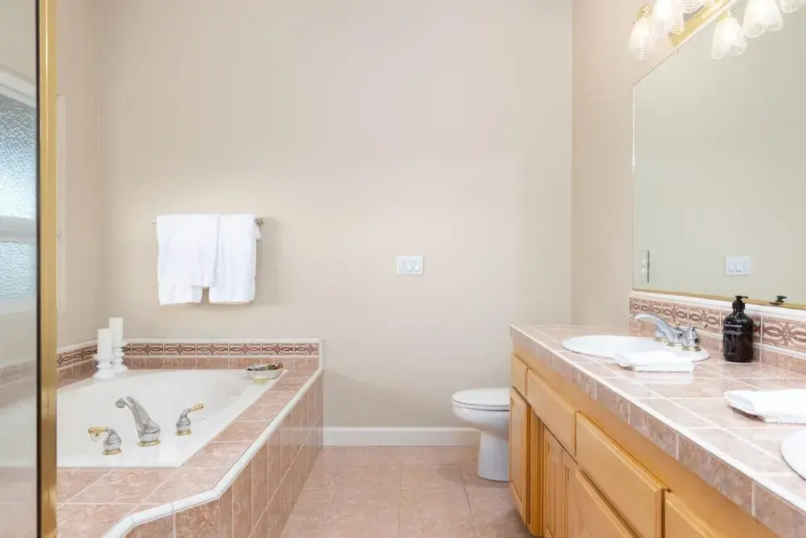 Mustang by AvantStay |  Secluded Getaway w/ Vineyard Views & Pool