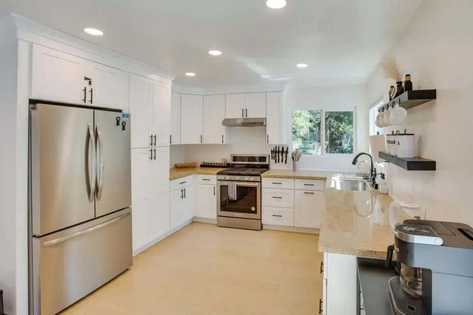 Charming Lake Arrowhead Cabin w/ Deck & Game Room!