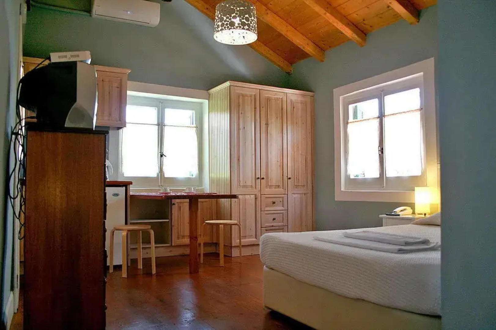 Zefiros Traditional Hotel