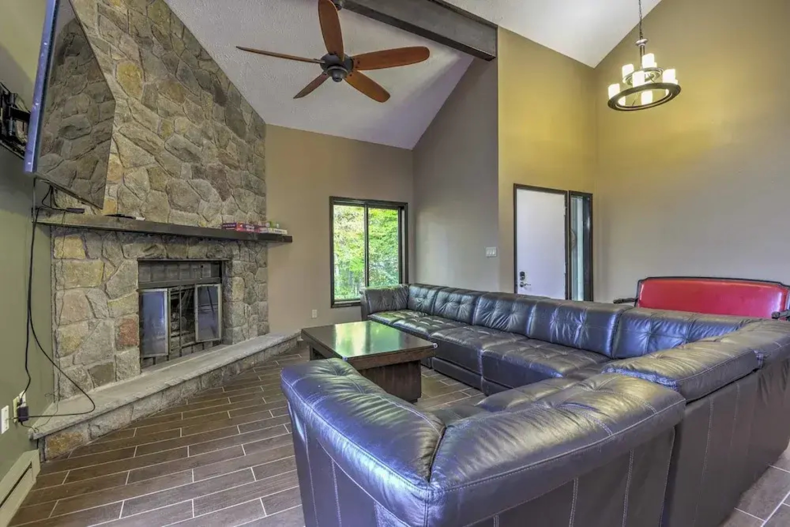 Hot Tub & Fire Pit: Waterfront Lake Harmony Home