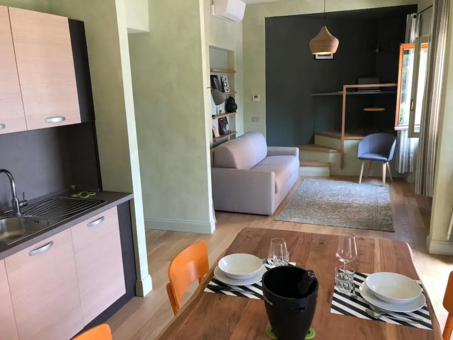 Carola B Tastefully Furnished Apartment Lakefront