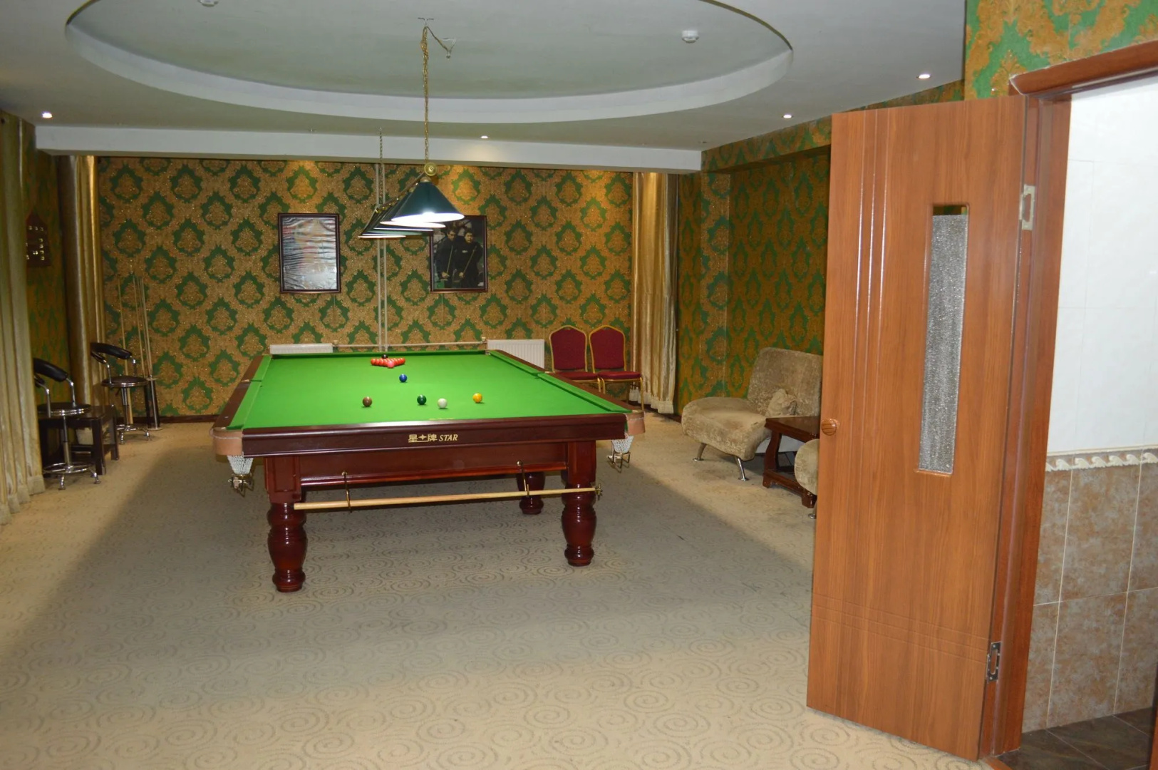 Land Hotel