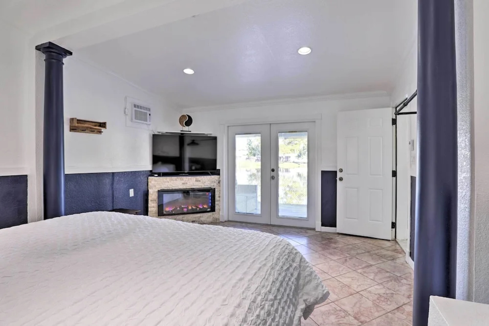 Modern Seminole Home w/ Patio, 3 Mi to Beach!