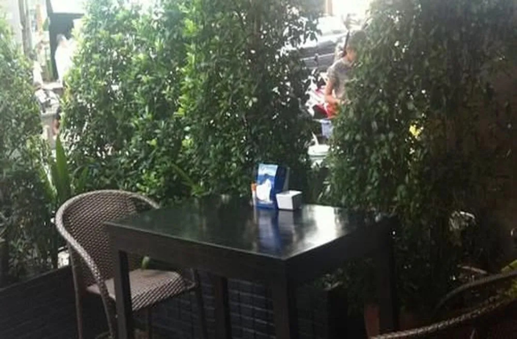 Pra-Tna Guest House and Coffee