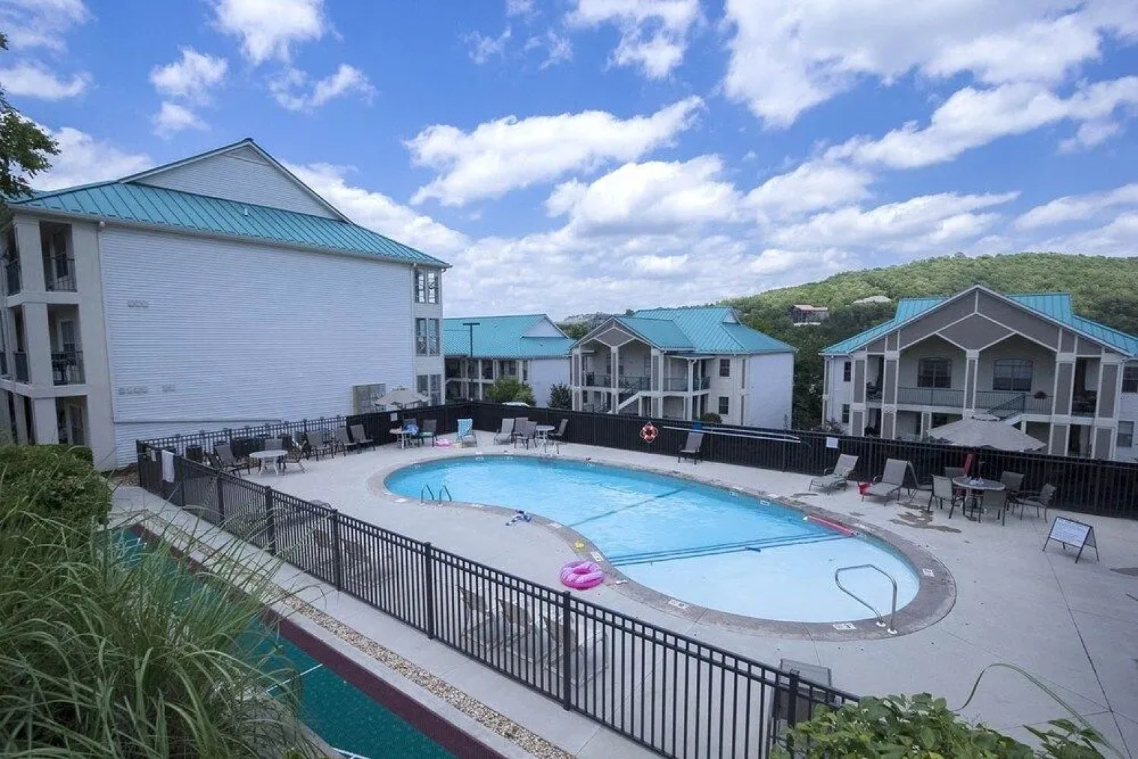 Reflection 2 Bedroom Condo by Redawning